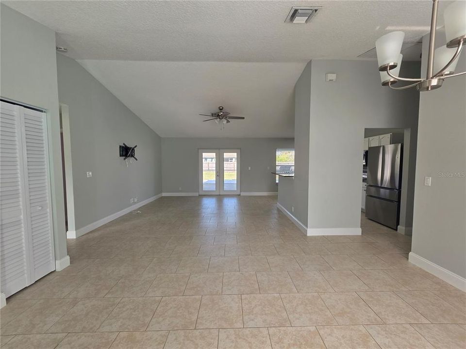 Active With Contract: $414,900 (3 beds, 2 baths, 1429 Square Feet)