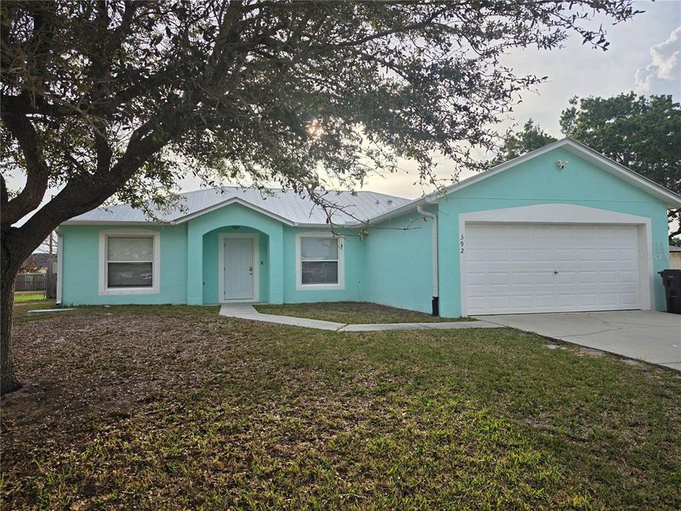 Active With Contract: $414,900 (3 beds, 2 baths, 1429 Square Feet)