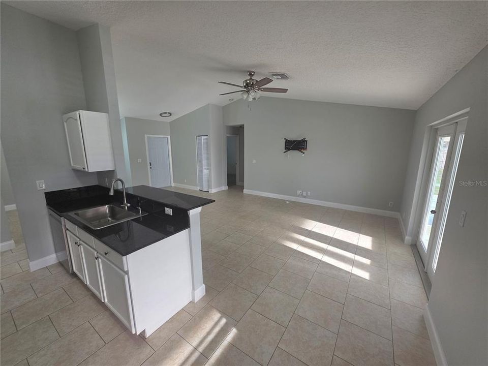 Active With Contract: $414,900 (3 beds, 2 baths, 1429 Square Feet)