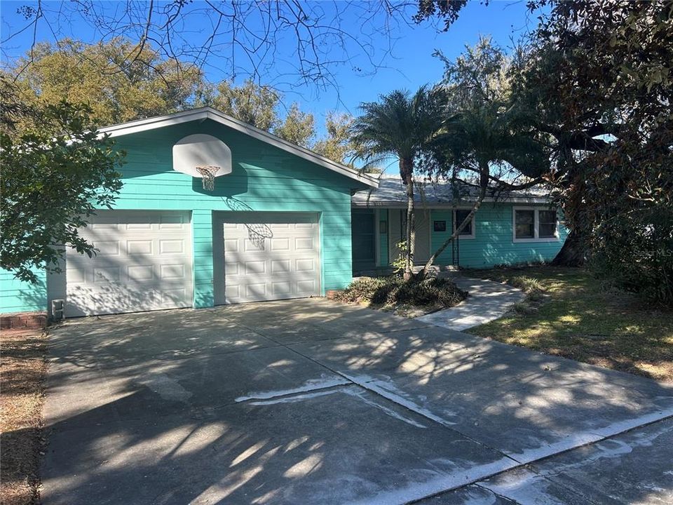 Recently Sold: $850,000 (4 beds, 2 baths, 2105 Square Feet)