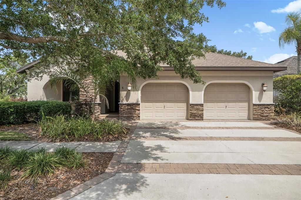 For Sale: $569,999 (3 beds, 2 baths, 1942 Square Feet)