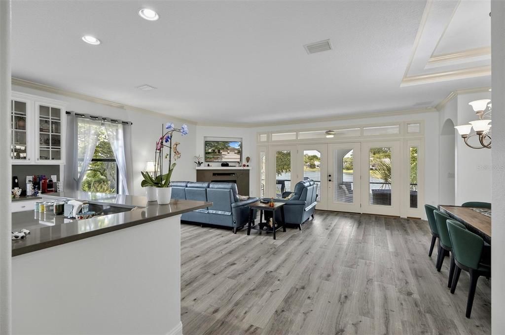 For Sale: $569,999 (3 beds, 2 baths, 1942 Square Feet)