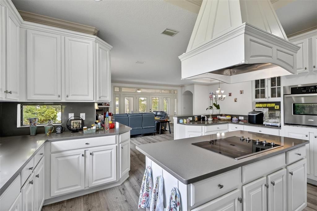 For Sale: $569,999 (3 beds, 2 baths, 1942 Square Feet)