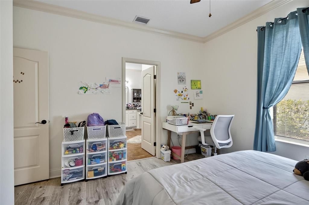 For Sale: $569,999 (3 beds, 2 baths, 1942 Square Feet)