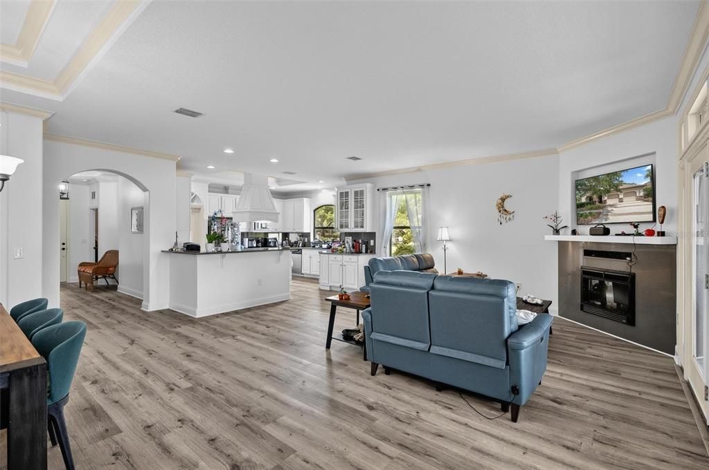 For Sale: $569,999 (3 beds, 2 baths, 1942 Square Feet)