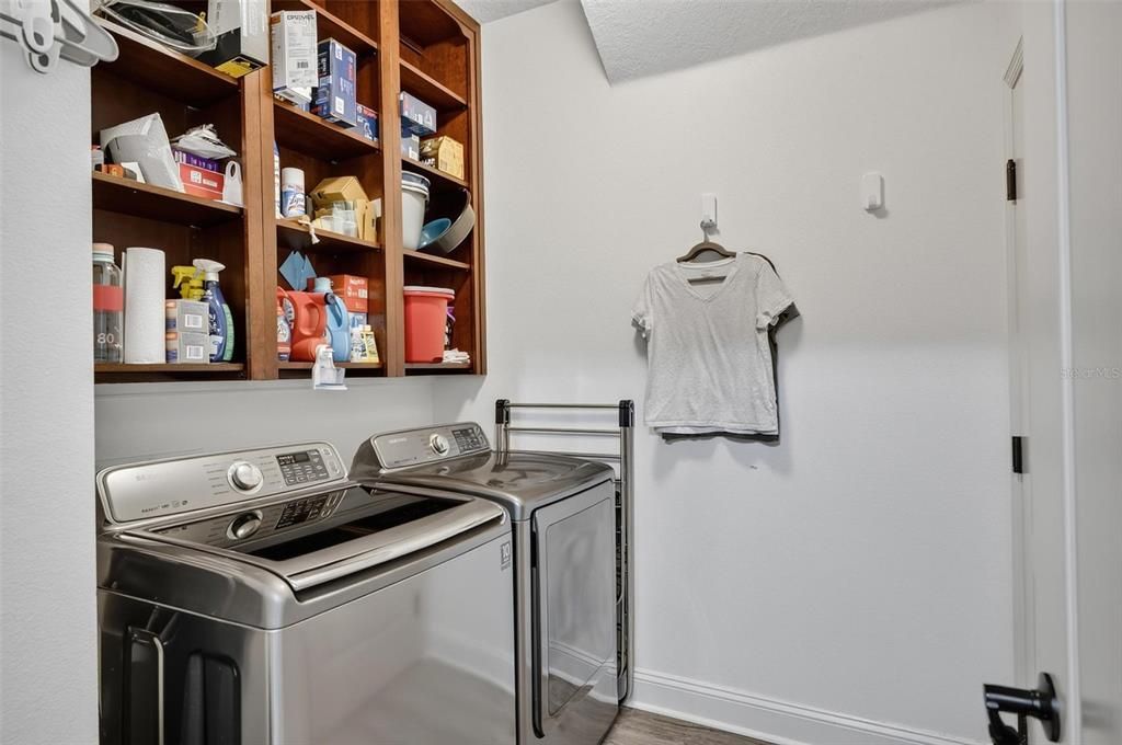 For Sale: $569,999 (3 beds, 2 baths, 1942 Square Feet)