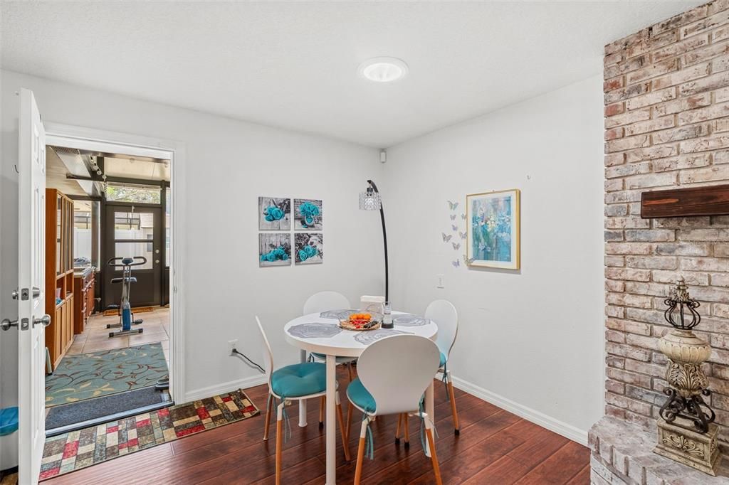 Activo con contrato: $450,000 (4 camas, 2 baños, 2452 Pies cuadrados)