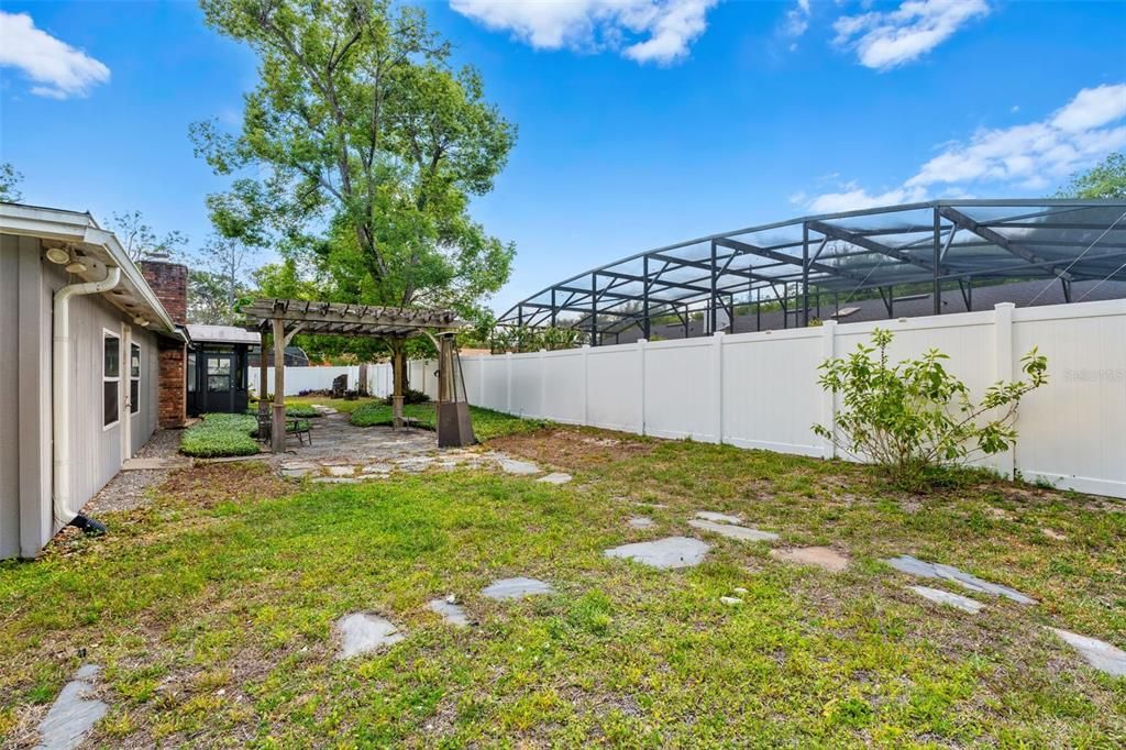 Activo con contrato: $450,000 (4 camas, 2 baños, 2452 Pies cuadrados)