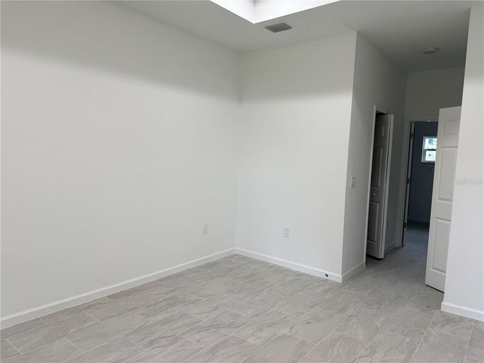 Activo con contrato: $2,000 (3 camas, 2 baños, 1600 Pies cuadrados)