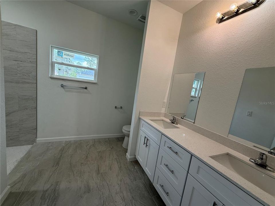 Activo con contrato: $2,000 (3 camas, 2 baños, 1600 Pies cuadrados)