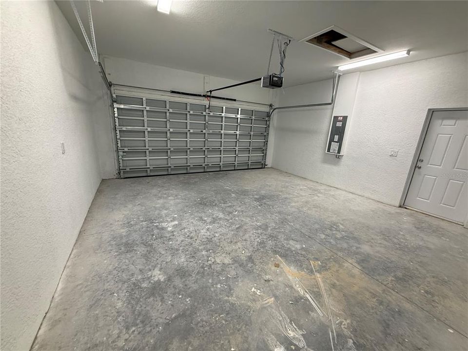 Activo con contrato: $2,000 (3 camas, 2 baños, 1600 Pies cuadrados)