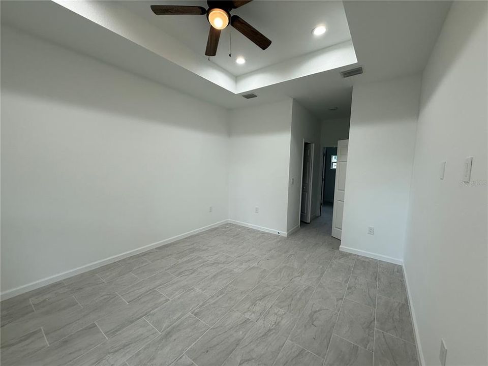 Activo con contrato: $2,000 (3 camas, 2 baños, 1600 Pies cuadrados)