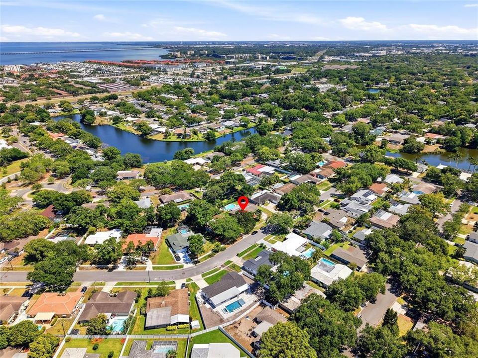 Activo con contrato: $489,900 (4 camas, 2 baños, 2049 Pies cuadrados)