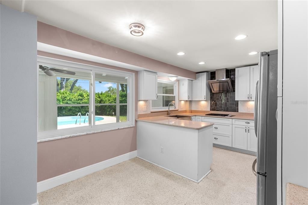 Activo con contrato: $489,900 (4 camas, 2 baños, 2049 Pies cuadrados)