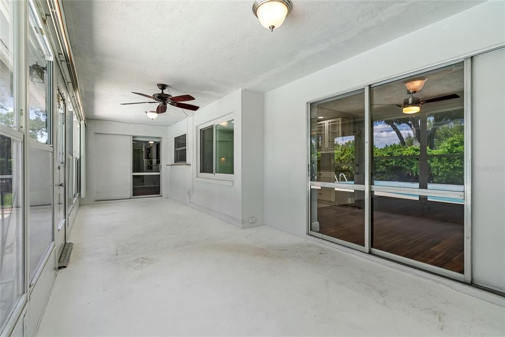 Activo con contrato: $489,900 (4 camas, 2 baños, 2049 Pies cuadrados)