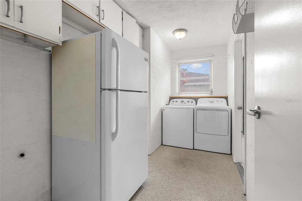 Activo con contrato: $489,900 (4 camas, 2 baños, 2049 Pies cuadrados)