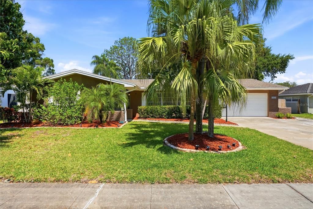 Activo con contrato: $489,900 (4 camas, 2 baños, 2049 Pies cuadrados)