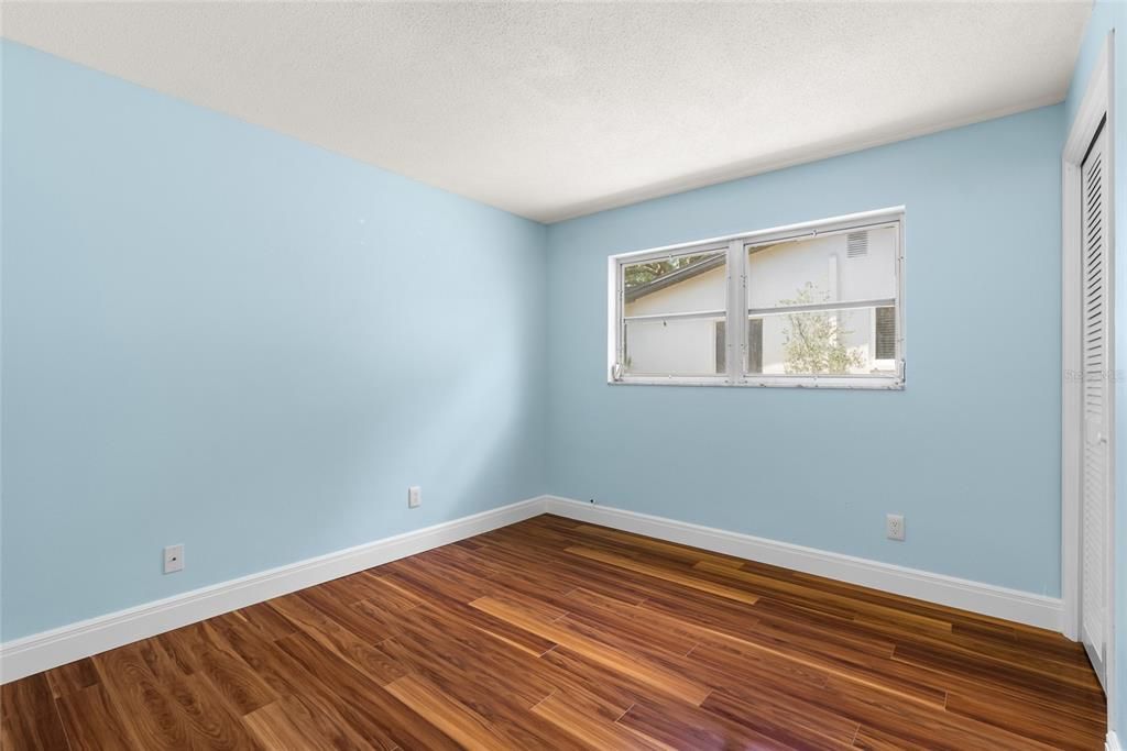 Activo con contrato: $489,900 (4 camas, 2 baños, 2049 Pies cuadrados)