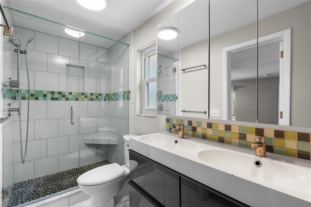 Activo con contrato: $489,900 (4 camas, 2 baños, 2049 Pies cuadrados)
