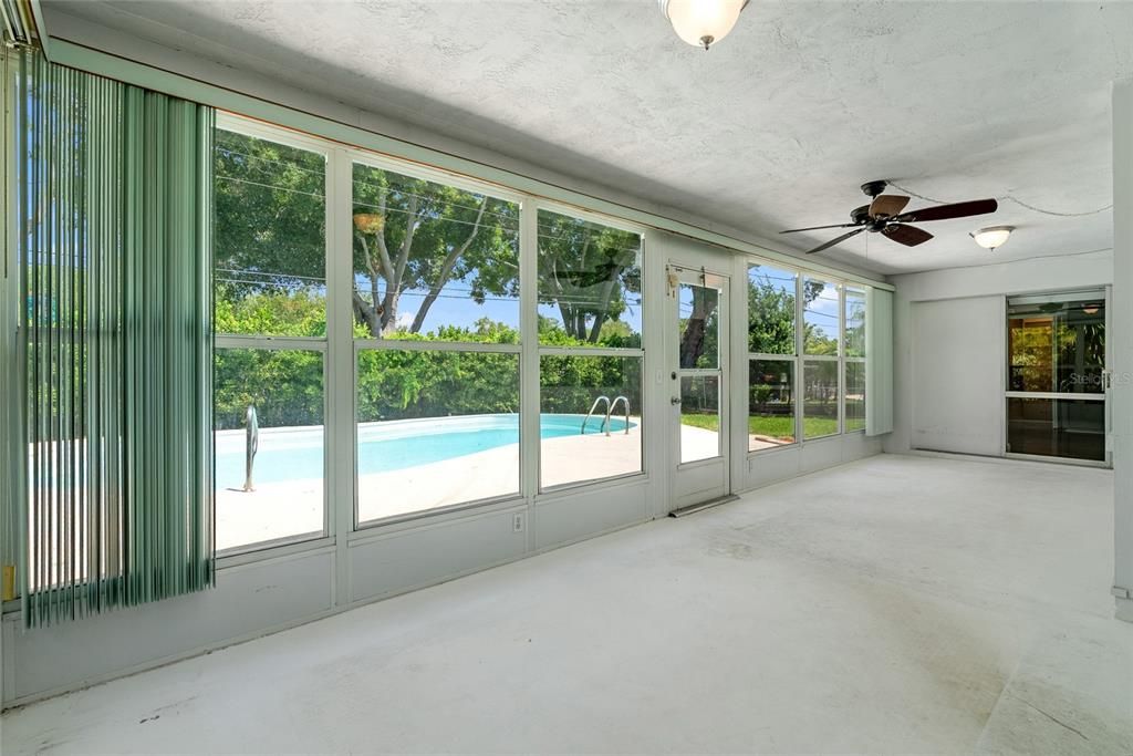 Activo con contrato: $489,900 (4 camas, 2 baños, 2049 Pies cuadrados)