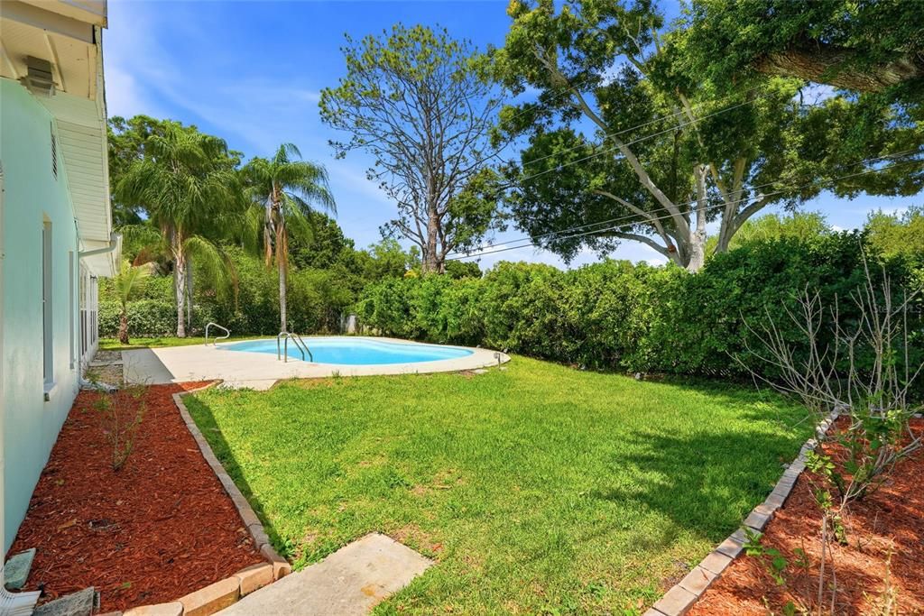 Activo con contrato: $489,900 (4 camas, 2 baños, 2049 Pies cuadrados)