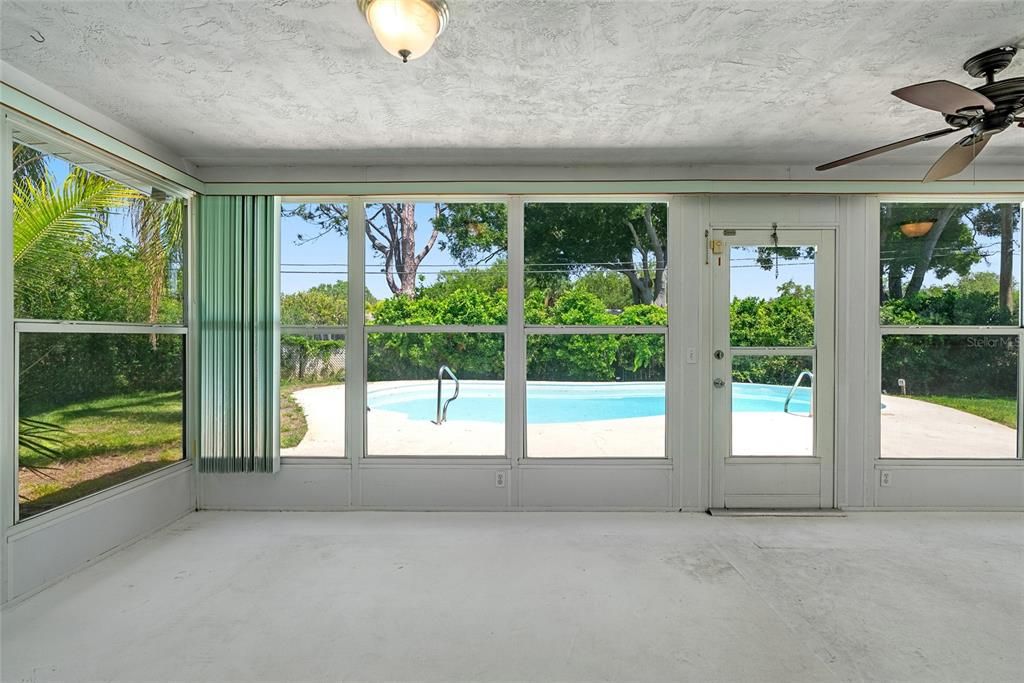 Activo con contrato: $489,900 (4 camas, 2 baños, 2049 Pies cuadrados)