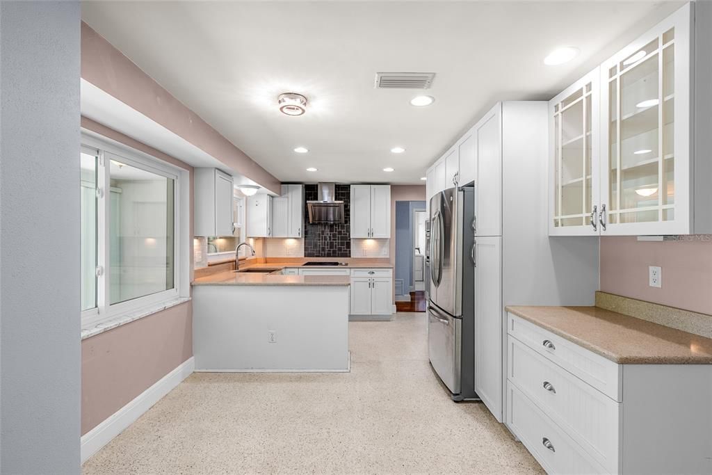 Activo con contrato: $489,900 (4 camas, 2 baños, 2049 Pies cuadrados)