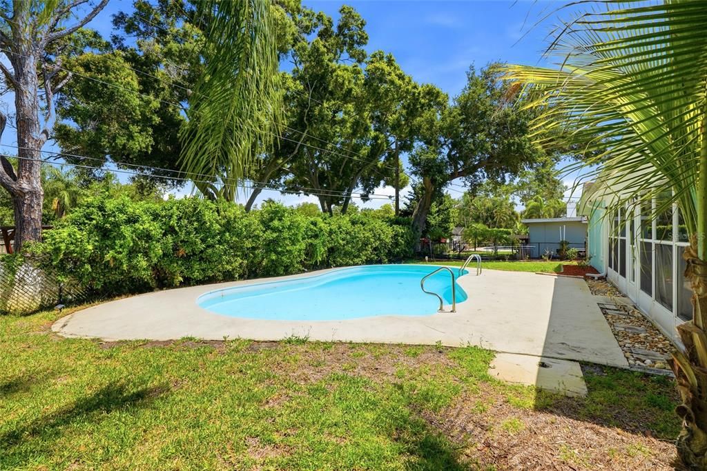 Activo con contrato: $489,900 (4 camas, 2 baños, 2049 Pies cuadrados)