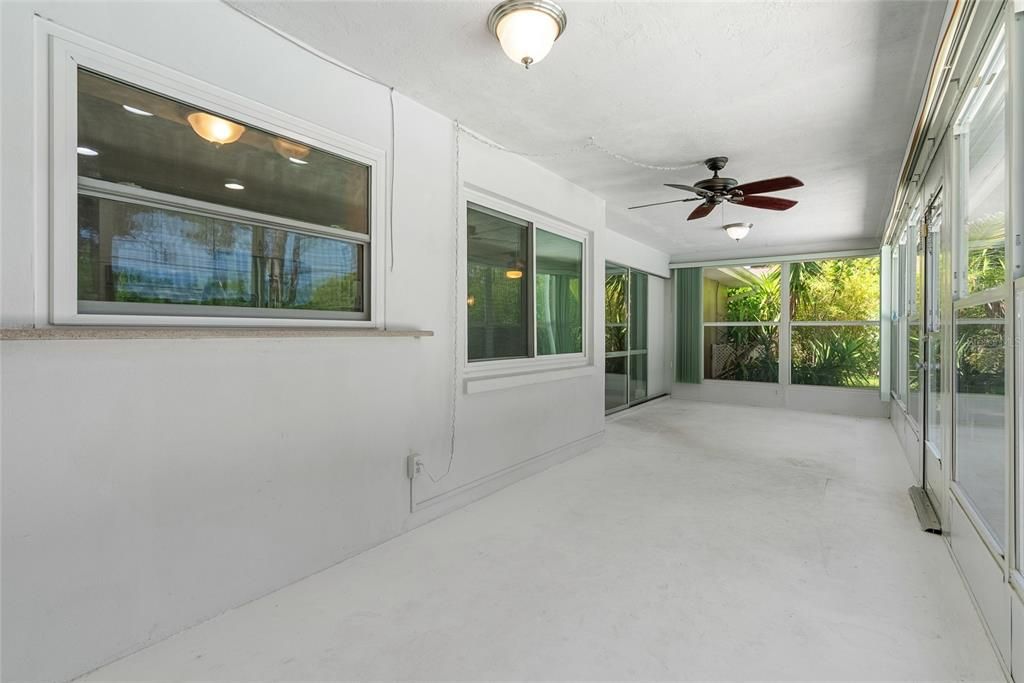Activo con contrato: $489,900 (4 camas, 2 baños, 2049 Pies cuadrados)