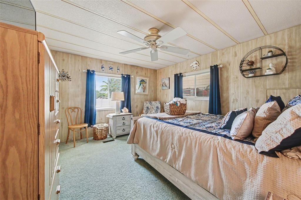 Active With Contract: $190,000 (2 beds, 2 baths, 1208 Square Feet)