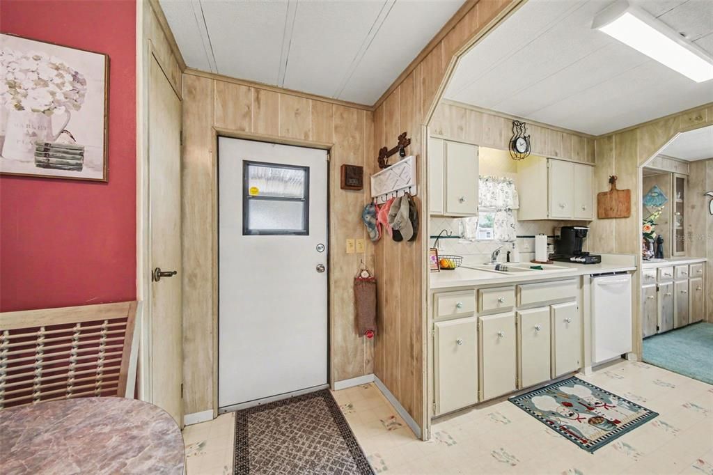 Active With Contract: $190,000 (2 beds, 2 baths, 1208 Square Feet)