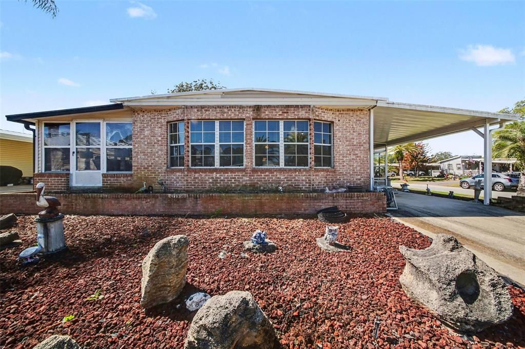 Active With Contract: $190,000 (2 beds, 2 baths, 1208 Square Feet)