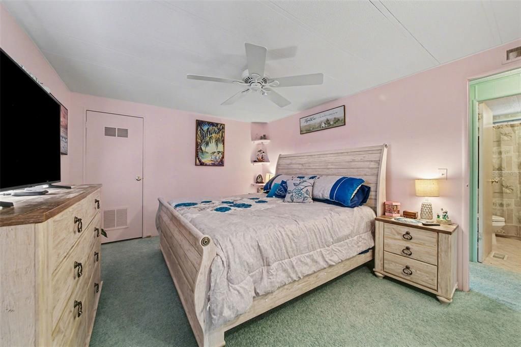 Active With Contract: $190,000 (2 beds, 2 baths, 1208 Square Feet)