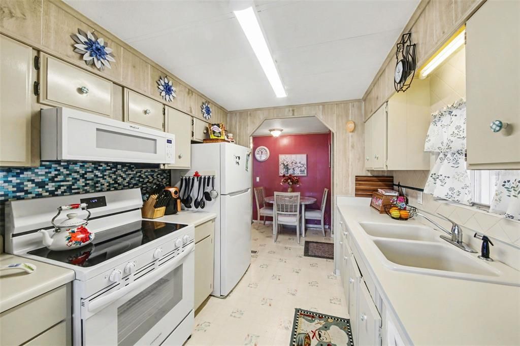 Active With Contract: $190,000 (2 beds, 2 baths, 1208 Square Feet)