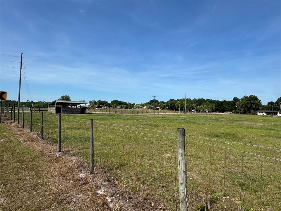 На продажу: $275,000 (6.74 acres)
