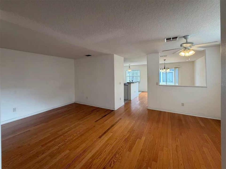 На продажу: $339,000 (3 спален, 2 ванн, 1716 Квадратных фут)