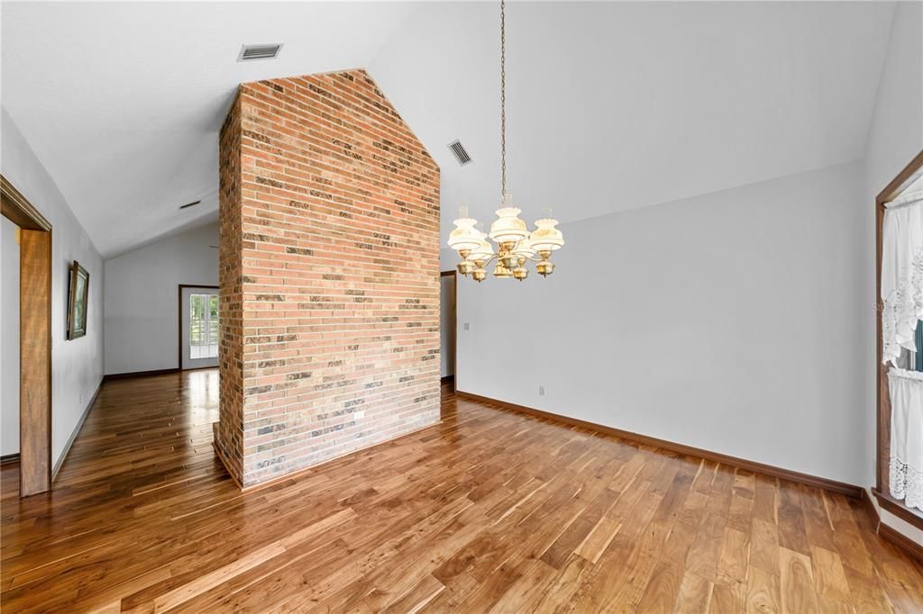 En Venta: $463,000 (3 camas, 2 baños, 1618 Pies cuadrados)