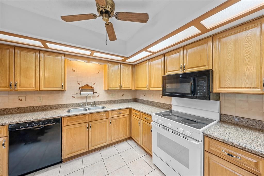 En Venta: $463,000 (3 camas, 2 baños, 1618 Pies cuadrados)