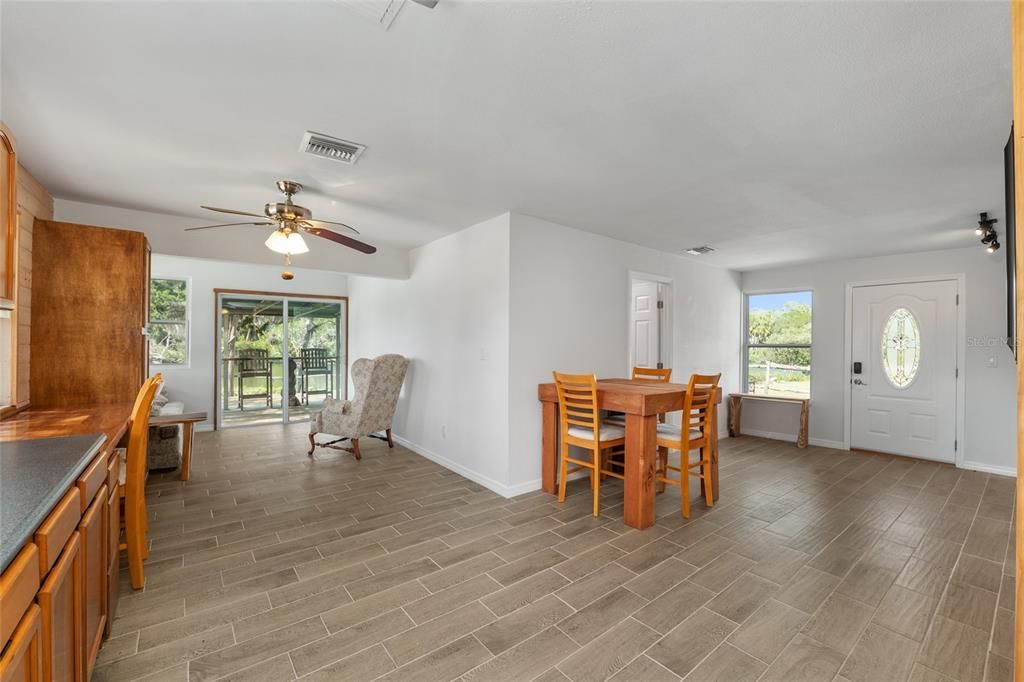 En Venta: $549,000 (3 camas, 2 baños, 1144 Pies cuadrados)