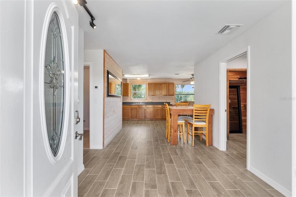 En Venta: $549,000 (3 camas, 2 baños, 1144 Pies cuadrados)