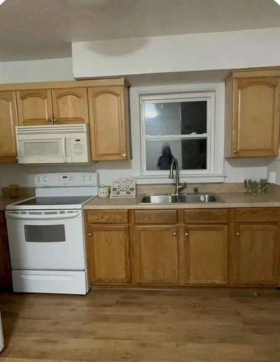 На продажу: $175,000 (3 спален, 1 ванн, 1018 Квадратных фут)