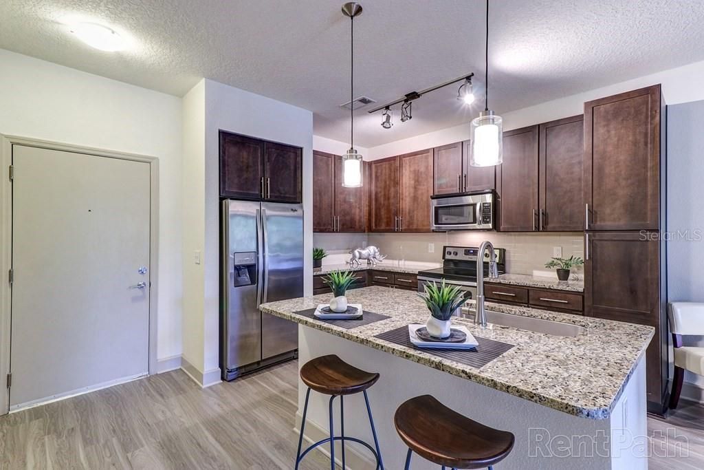 For Rent: $1,527 (1 beds, 1 baths, 746 Square Feet)