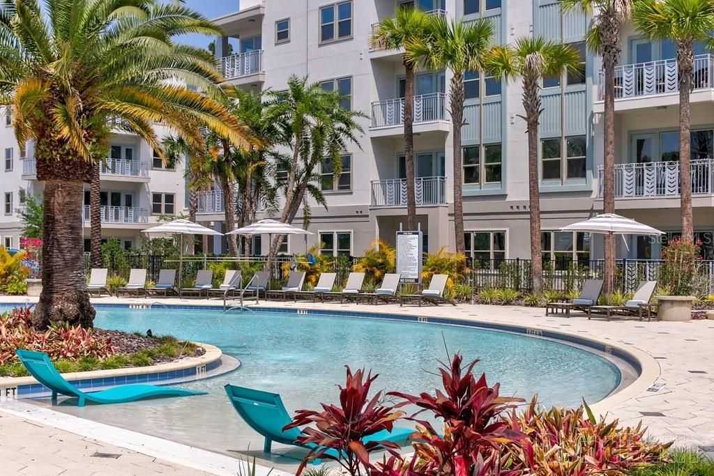 For Rent: $1,527 (1 beds, 1 baths, 746 Square Feet)