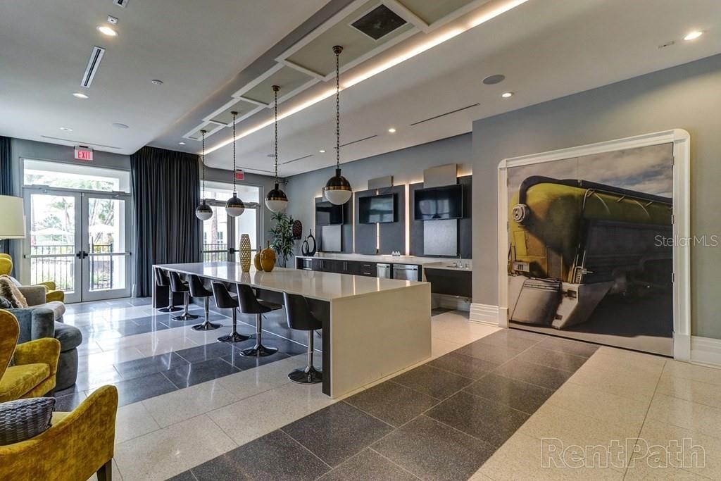 For Rent: $1,527 (1 beds, 1 baths, 746 Square Feet)