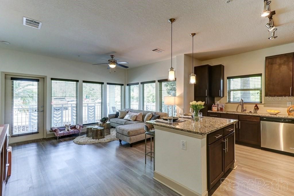 For Rent: $1,527 (1 beds, 1 baths, 746 Square Feet)