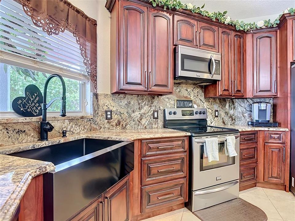 На продажу: $454,999 (3 спален, 2 ванн, 2340 Квадратных фут)