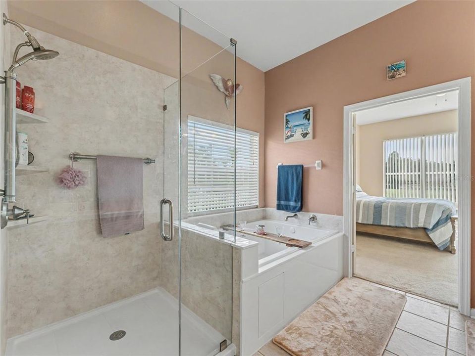 Activo con contrato: $414,900 (4 camas, 3 baños, 2184 Pies cuadrados)