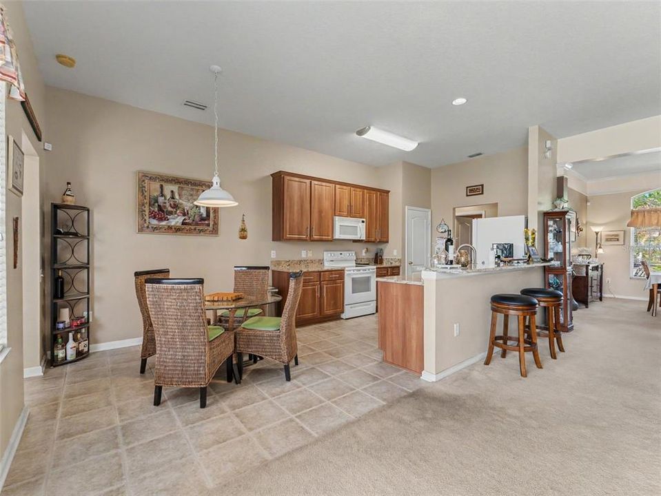 Activo con contrato: $414,900 (4 camas, 3 baños, 2184 Pies cuadrados)