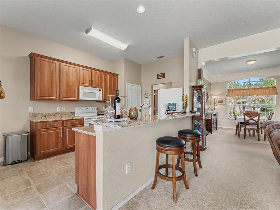 Activo con contrato: $414,900 (4 camas, 3 baños, 2184 Pies cuadrados)