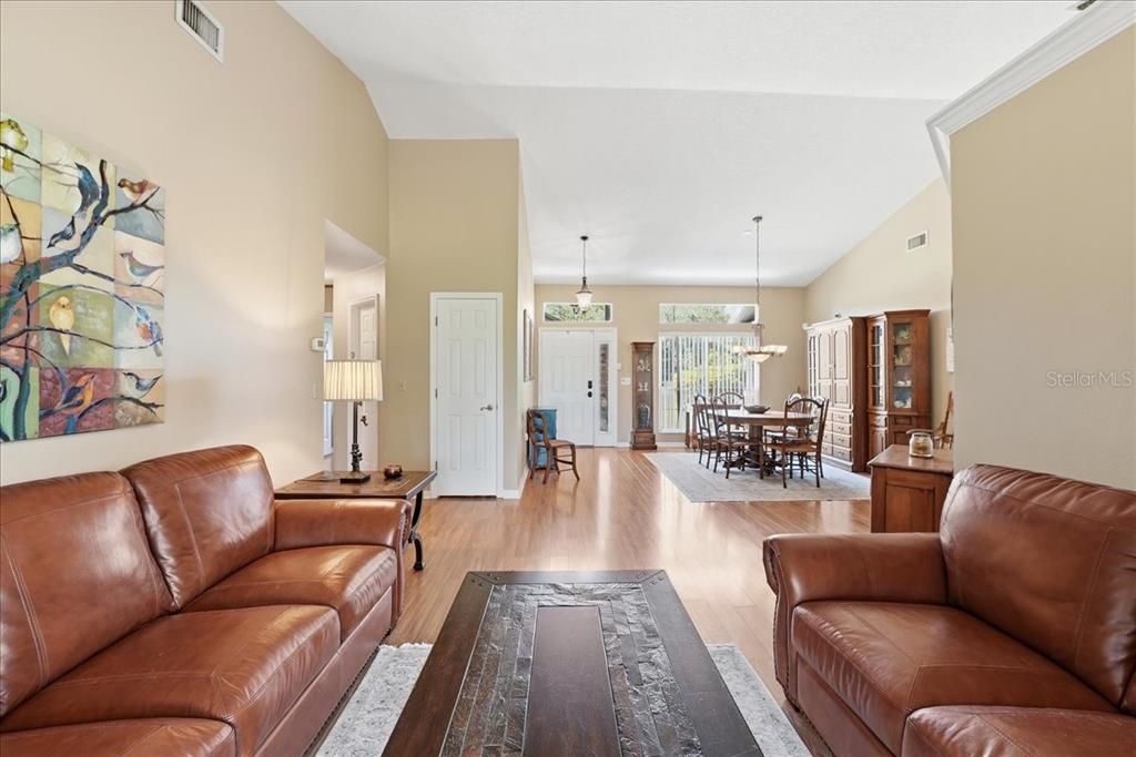 En Venta: $675,000 (5 camas, 2 baños, 2756 Pies cuadrados)